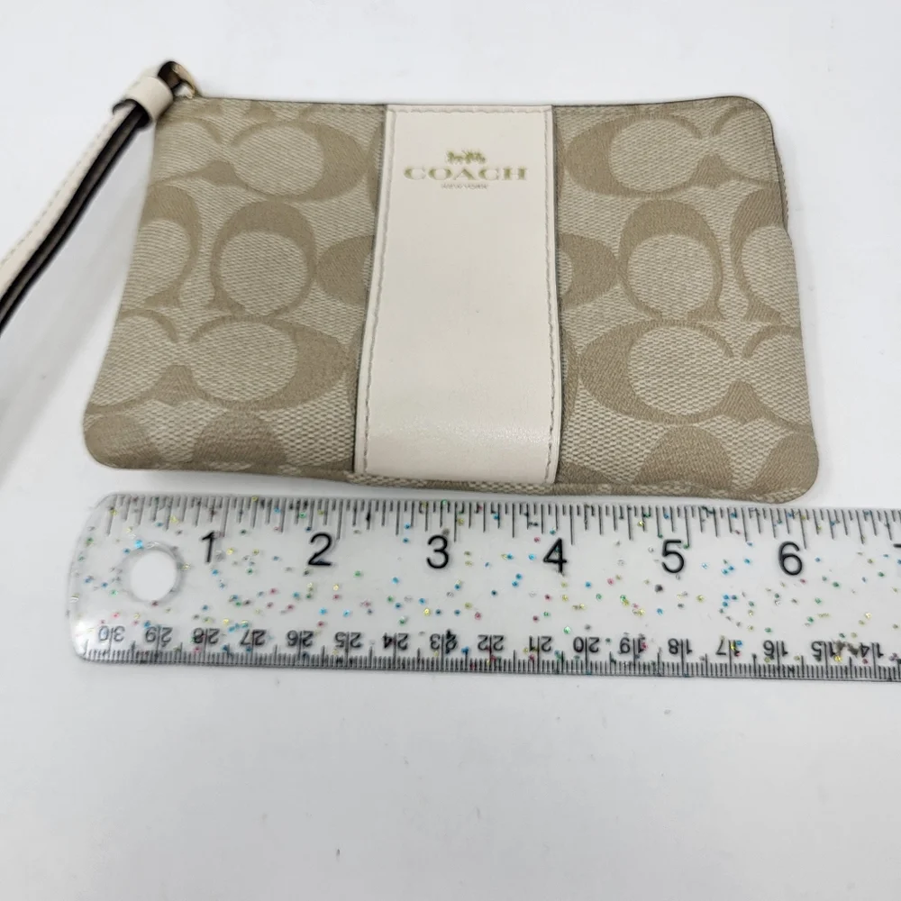 Coach Wristlet Wallet Tan Cream Pouch Corner‎ Zip - Picture 5 of 6